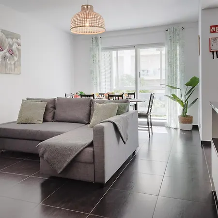 Апартаменты Amparo Cozy Two Bedroom For Family By Guests4you