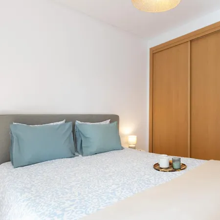 Апартаменты Amparo Cozy Two Bedroom For Family By Guests4you *