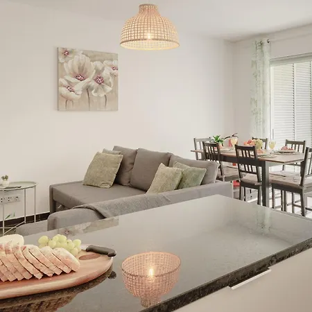 Apartment Amparo Cozy Two Bedroom For Family By Guests4you Portimao