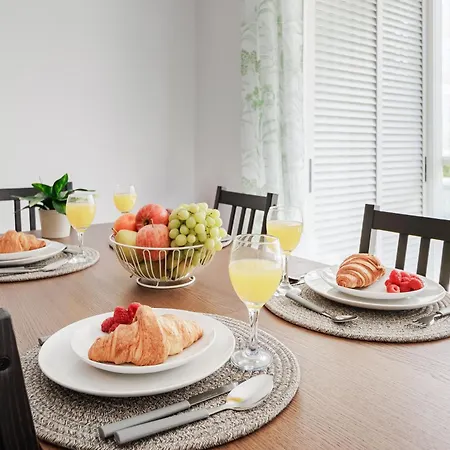 Amparo Cozy Two Bedroom For Family By Guests4you Апартаменты Портиман