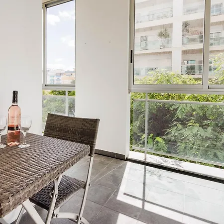 Amparo Cozy Two Bedroom For Family By Guests4you ポルティマン
